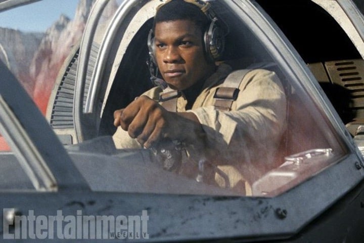 starwars-lastjedi-finn-piloting-700x467_720x480